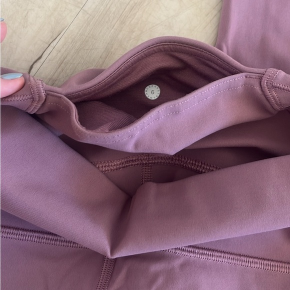 Lululemon Invigorate Leggings 25” with mesh - Picture 3 of 6